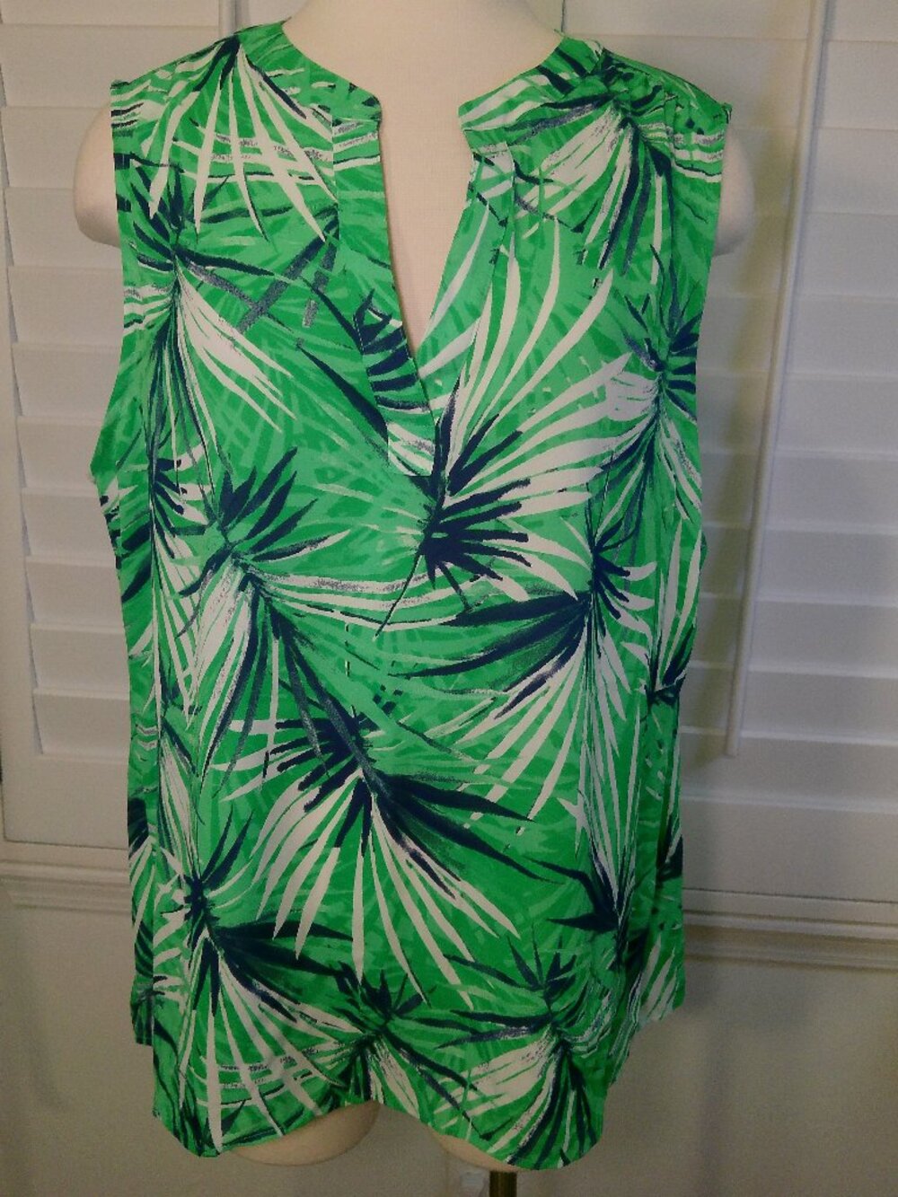 Chaus Green V-Neck Sleeveless Blouse Size XLarge